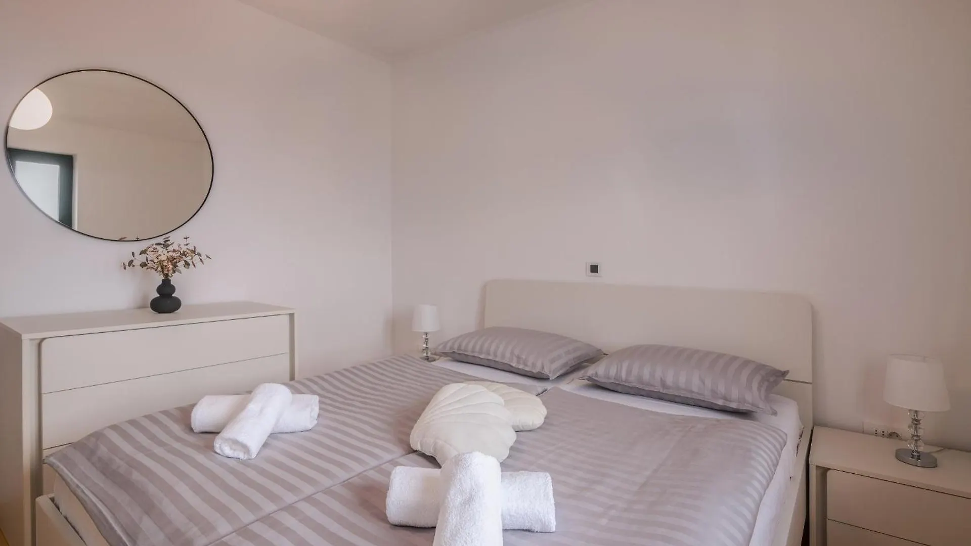 Apartments By The Sea Turcic, Krk - 23084 Malinska